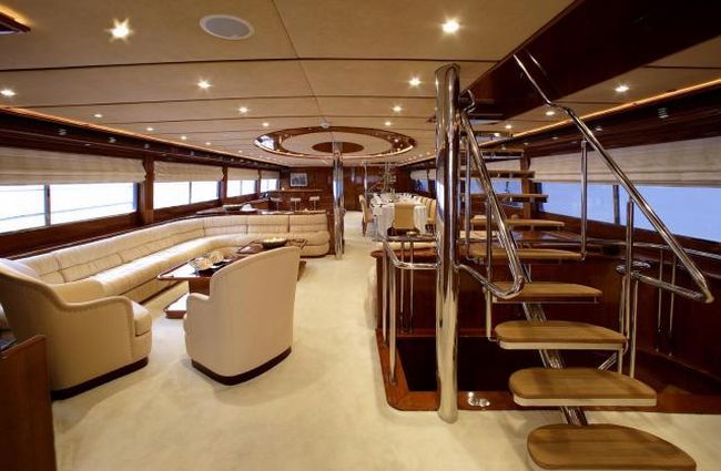 How do luxury yachts look inside  (28 pics)