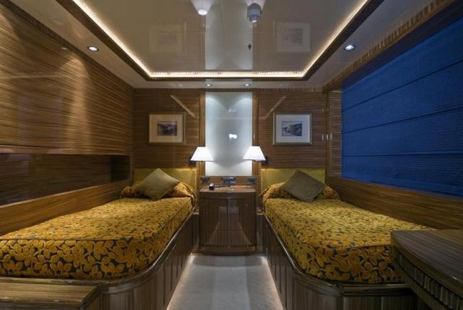 How do luxury yachts look inside  (28 pics)