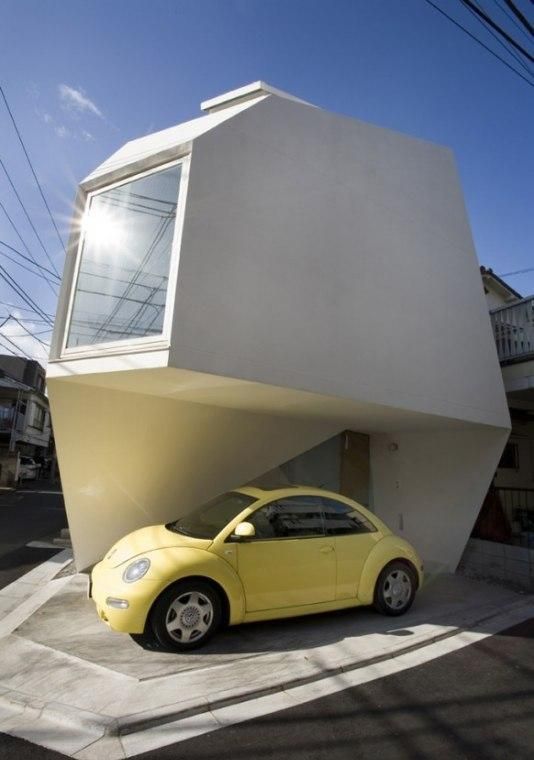 Strange-Shaped House In Tokyo (عکسی از خانه عجیب در توکیو)