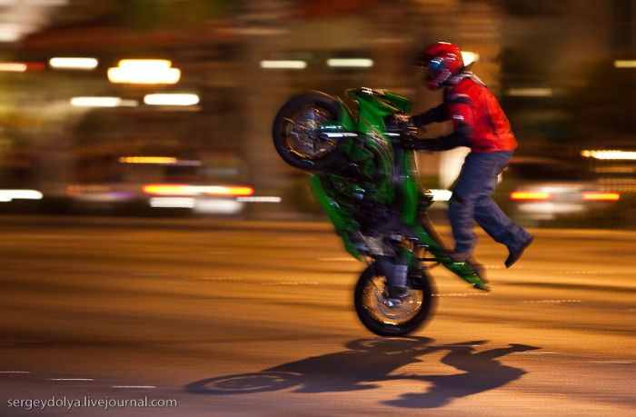 Dancing with a motorcycle (18 pics + video)
