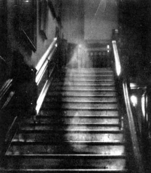 Best Ghost Pictures Ever Taken (26 pics)