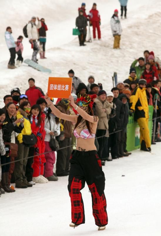Bikini Sprint in China (16 pics)
