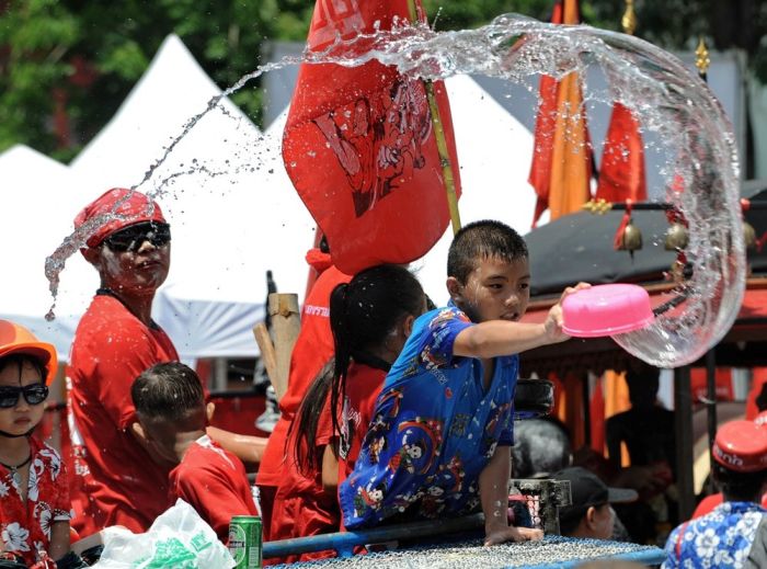 su festivali taylan, su festivali resimleri, Tayland su festivali, tayland festivali, songkran festivali su savaşı,  su savaşı resimleri, Songkran Festivali 2010
