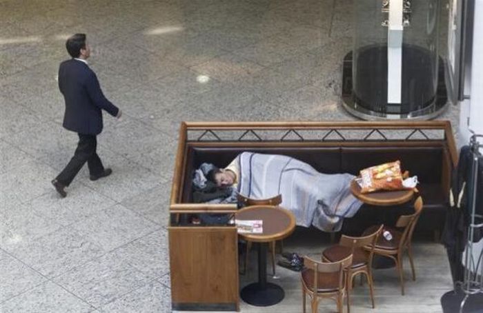People Can Sleep Anywhere (40 pics)
