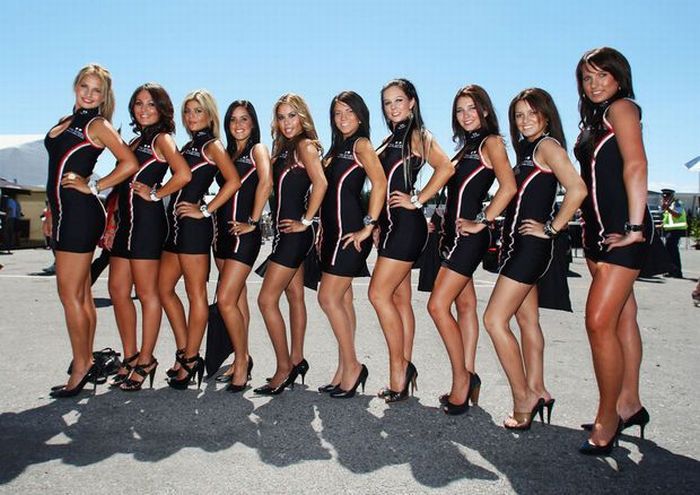 Beautiful Pit Girls of Formula One (59 pics)