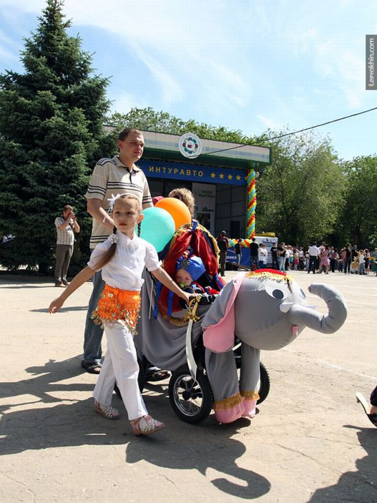 Custom Strollers Parade in Russia (55 pics)