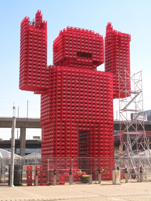 Giant Coca Cola Monster (4 pics)