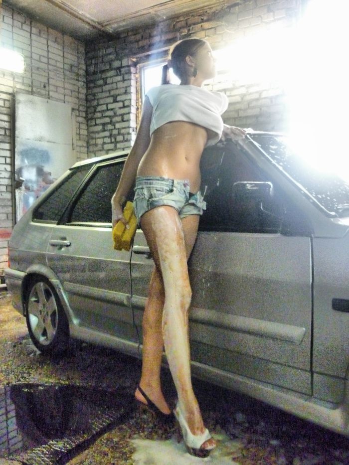 Sexy Car Wash Girl (8 pics)