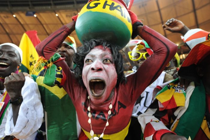 Fans Watching World Cup (28 pics)