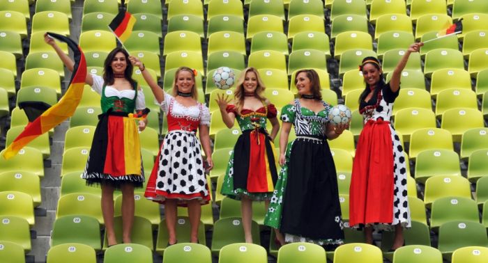 Fans Watching World Cup (28 pics)