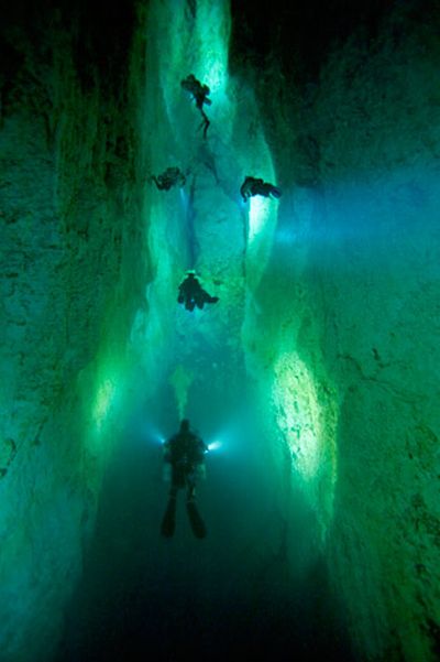 Amazing Caves of the Bahamas (23 pics)