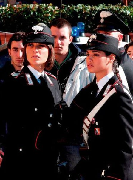 Beautiful Policewomen (35 pics)