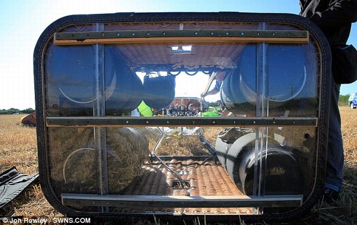 World's First Glass-Bottomed Air Balloon (7 pics + video)
