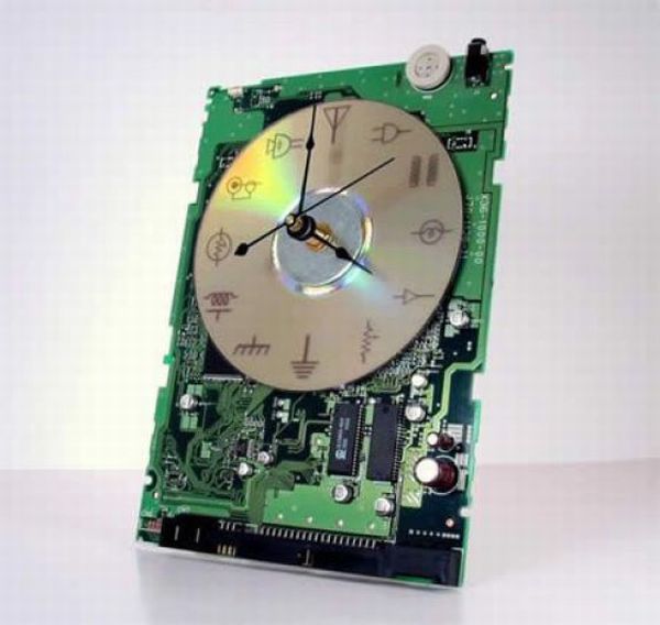 Things Made Out of Old Gadgets (22 pics)