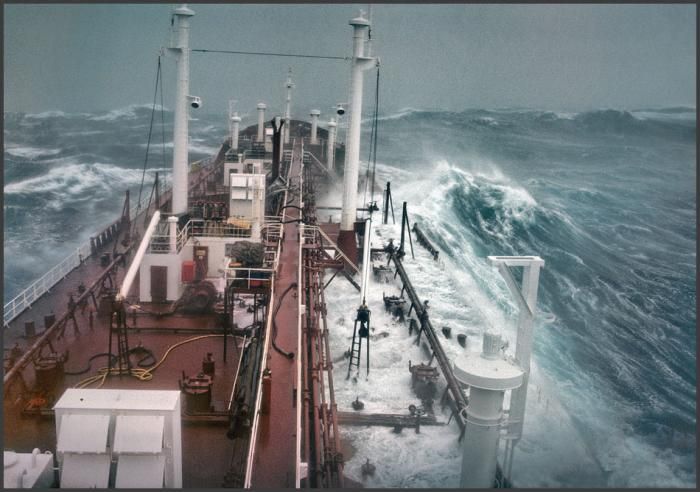 Ships During and After Storm (36 pics)