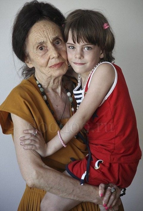 The World's  Oldest Mom (5 pics)