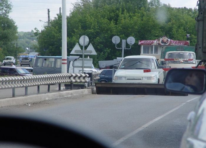 Between Two Barriers (2 pics) Between Two Barriers (2 pics)