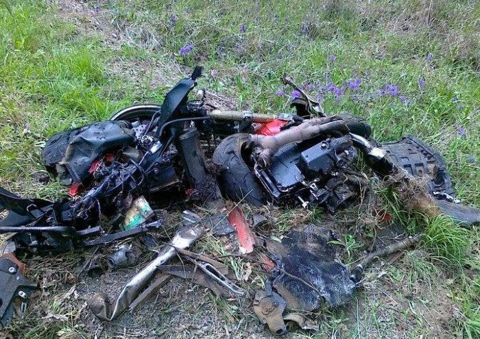 Terrible Crash of Kawasaki ZX-14 (12 pics)