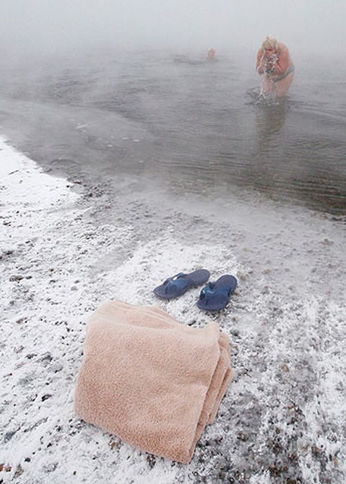 Winter Swimming in Siberia (10 pics)