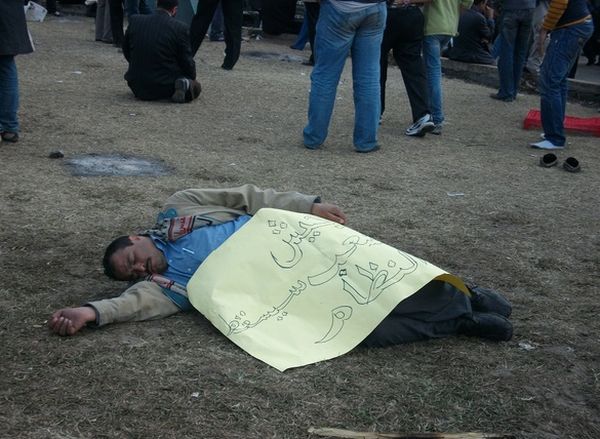 Foto Unik dan Lucu Dari Aksi Demo di Mesir