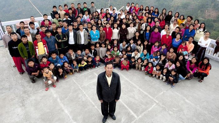 39 Wives, 94 Children and 33 Grandchildren (5 pics)
