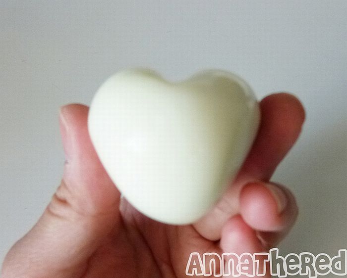How to Make a Heart Shaped Hard Boiled Egg (10 pics)