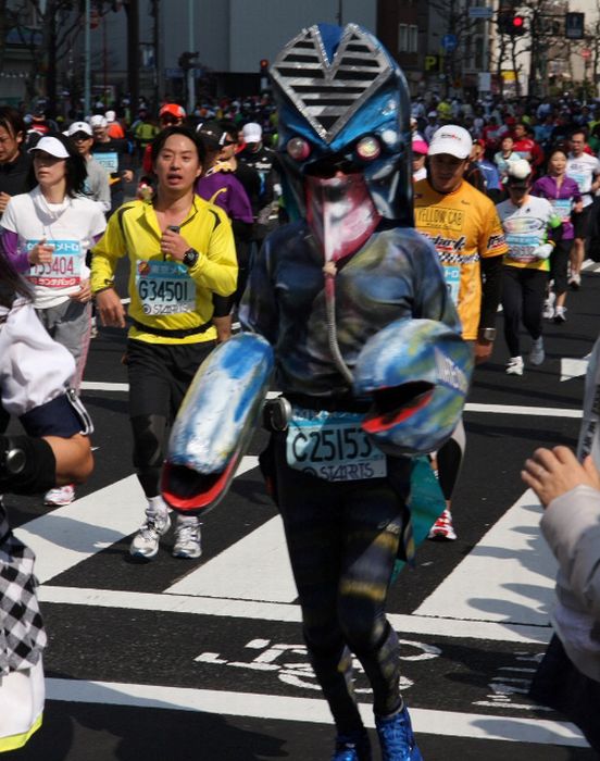 The Best Costumes at the Tokyo Marathon 2011 (30 pics)
