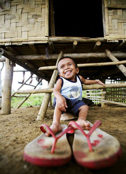 Junrey Balawing - World's Smallest Man (13 pics)