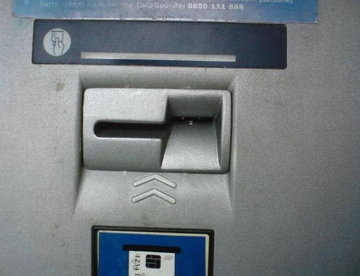 ATM That Steals Your Money (5 pics)