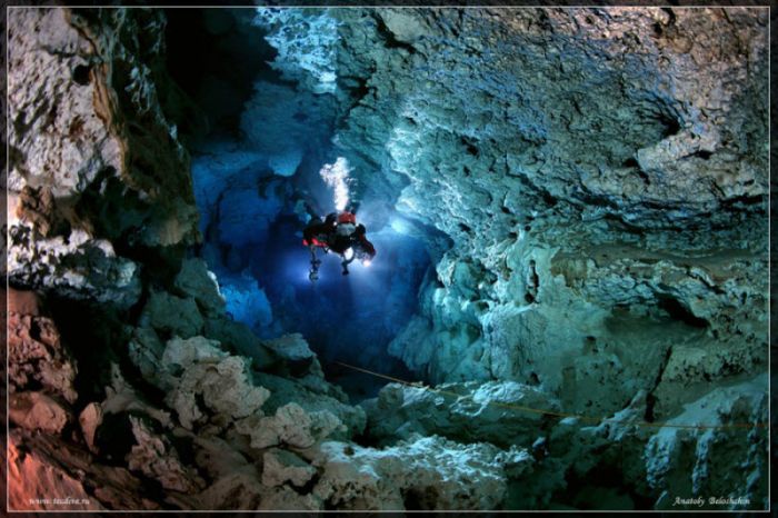 Beautiful Underwater Caves (43 pics)