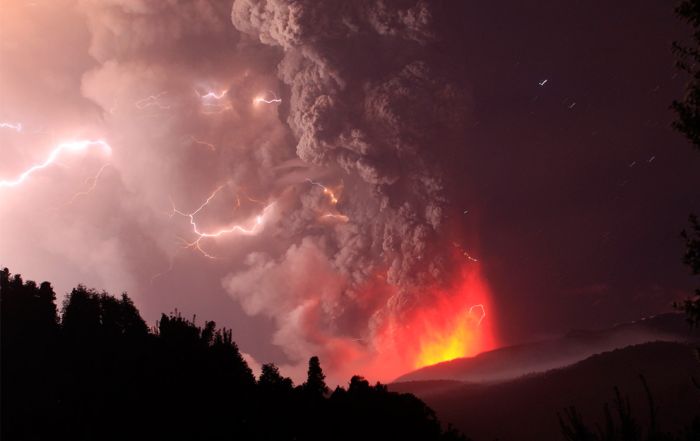 Chile's Puyehue Volcano Erupts (20 pics)