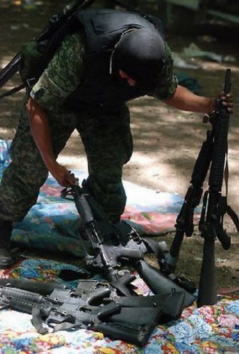 Weapons of a Mexican Drug Cartel (28 pics)