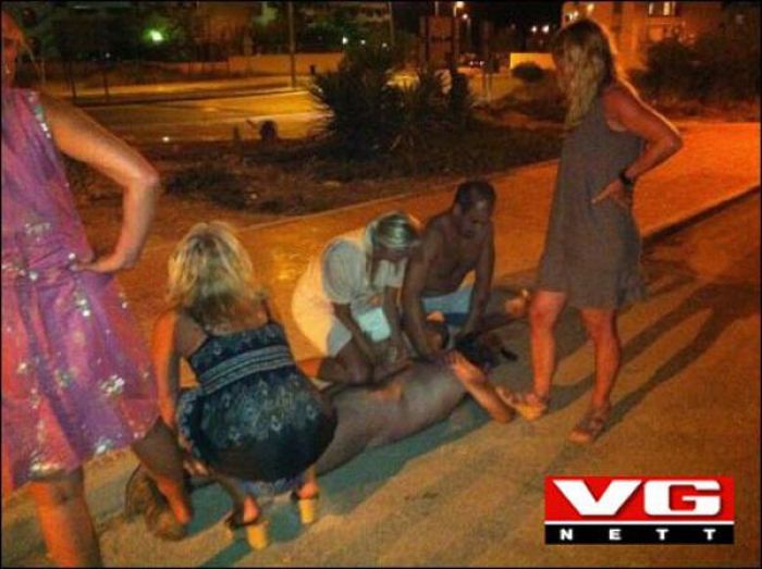 Flasher Got Busted by Four Blondes (4 pics)