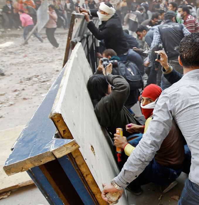 How Protesters In Egypt Protect Themselves (26 pics)