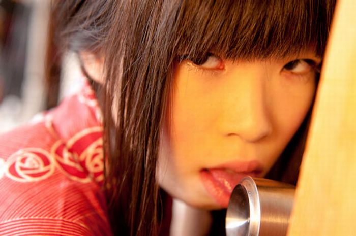 Japanese Girls Licking Doorknobs (17 pics)