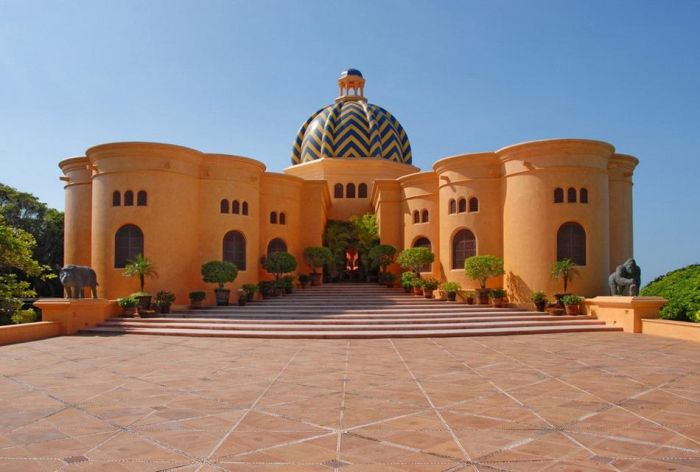 Beautiful Cuixmala Luxury Resort in Mexico (27 pics)