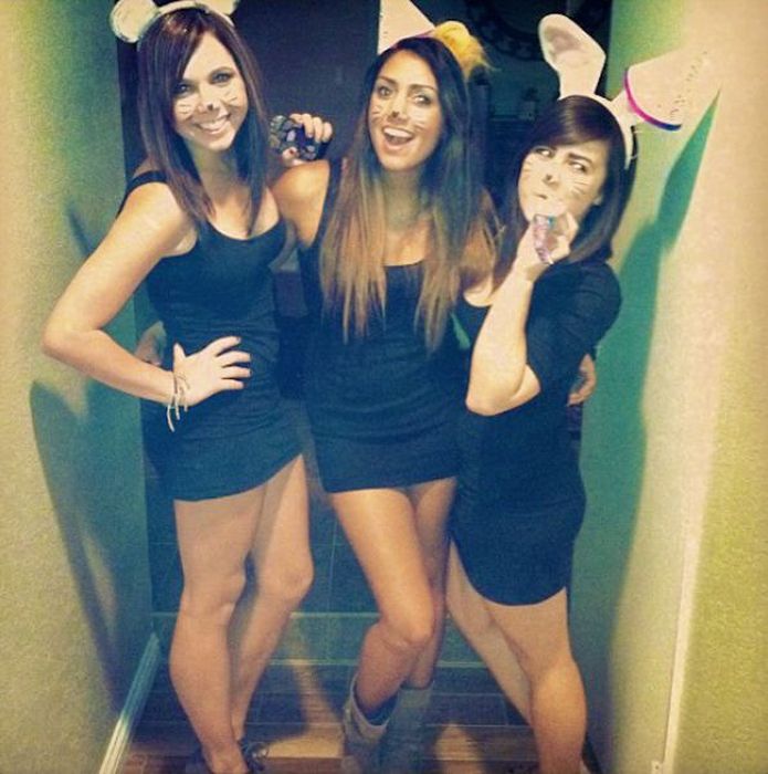 College Girls Wearing Sexy Costumes (47 pics)