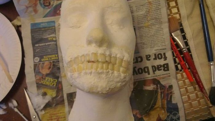 The Making of the Zombie Mask (25 pics)