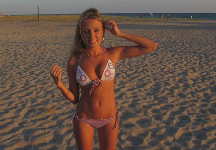 Russian Bikini Girls (49 pics)