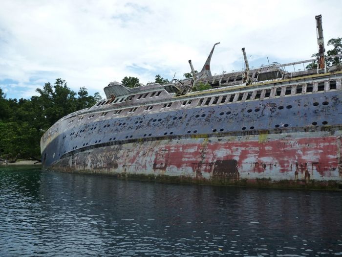 Abandoned Cruise Ship World Discoverer (15 pics)