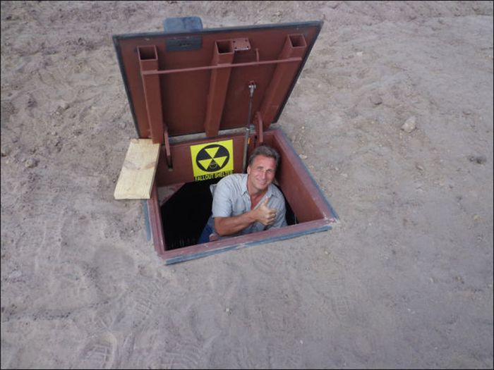 Doomsday Bunker in California (44 pics)