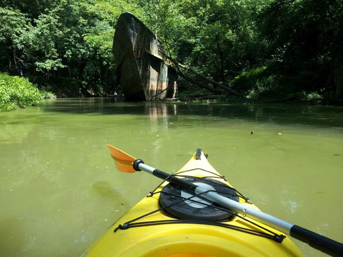 Kayakers Found a Ship with a Great Story (13 pics)
