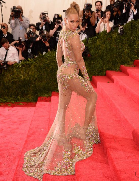 Beyonce Stuns Everyone As She Shows Up To Met Gala Nearly Nude (14 pics)