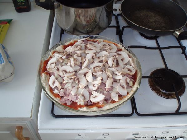 8789 Kcal pizza (15 pics)