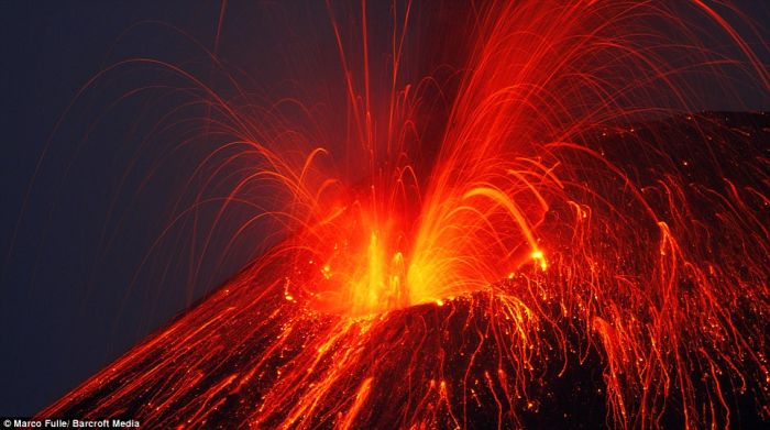 Volcano Eruption in Indonesia (8 pics)