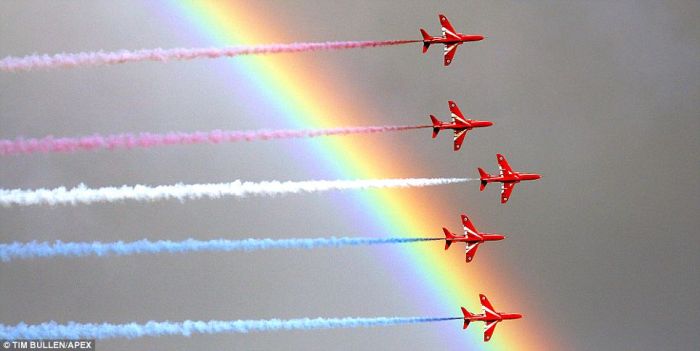 Red Arrows and a rainbow  (4 pics)