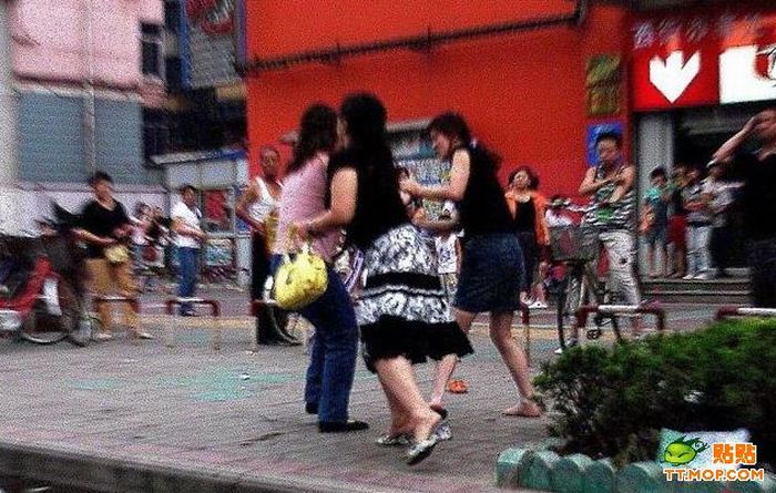 Street Fight in China (13 pics)