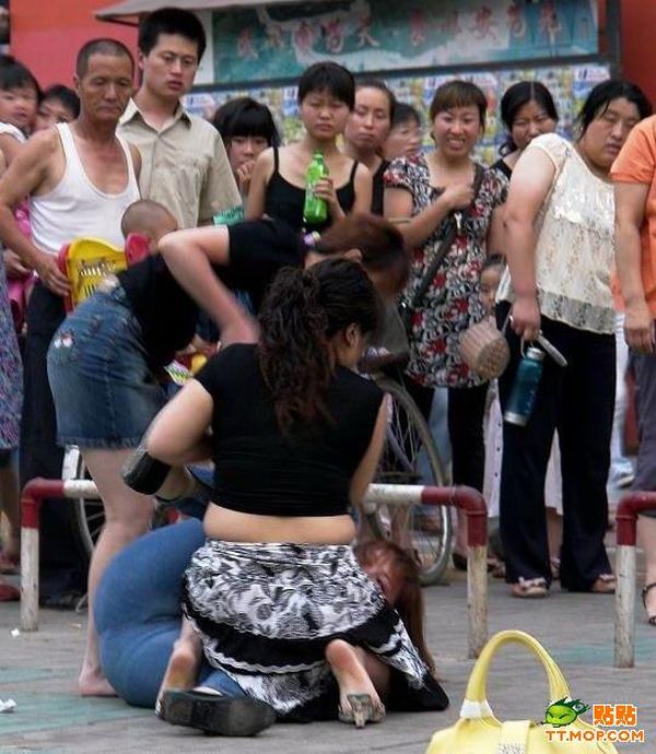 Street Fight in China (13 pics)