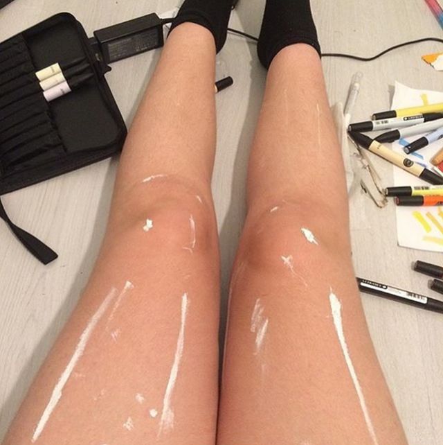 Social Media Is Going Crazy Over This Picture Of A Girl's Legs (2 pics)